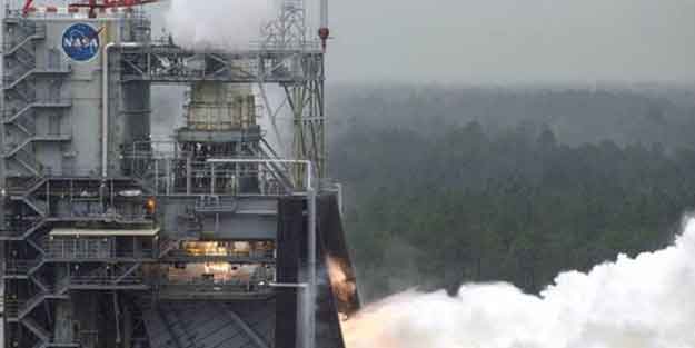 NASA, Ay seferlerinde kullanacağı roket motorunu testten geçirdi