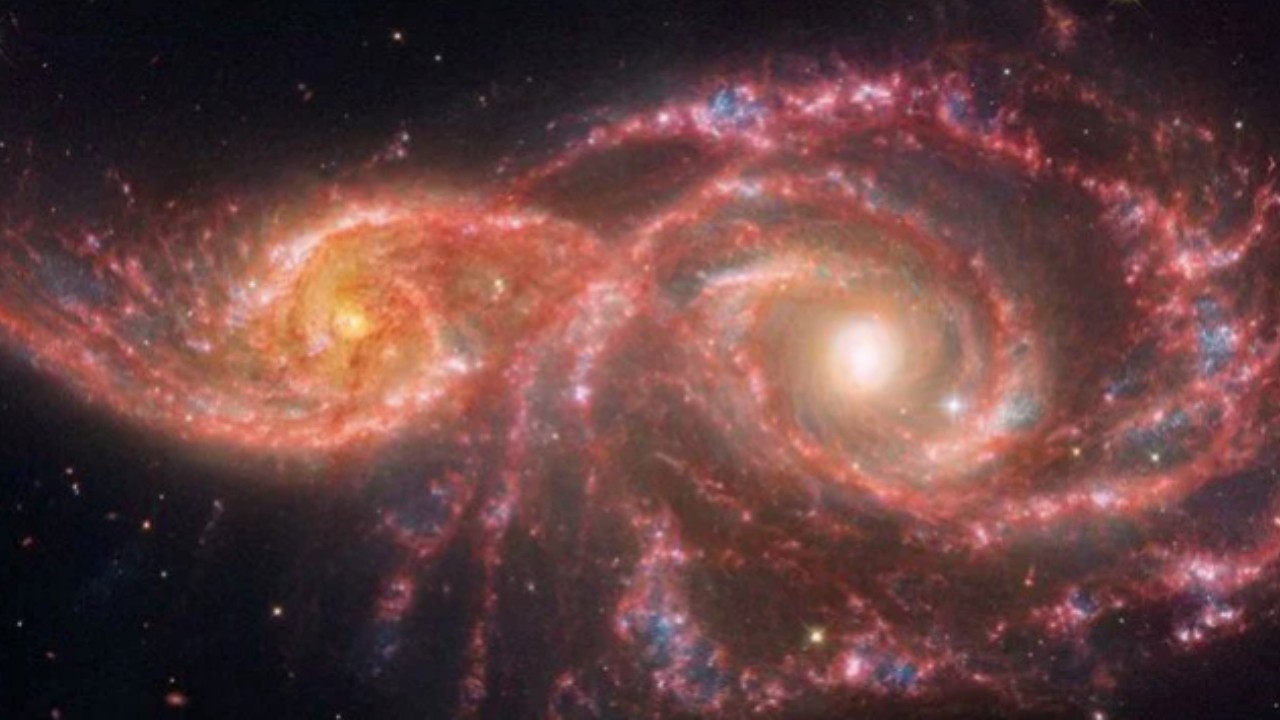 NASA galaksilerin fotoğrafını paylaştı! Merkezinde süper kütleli kara delik...