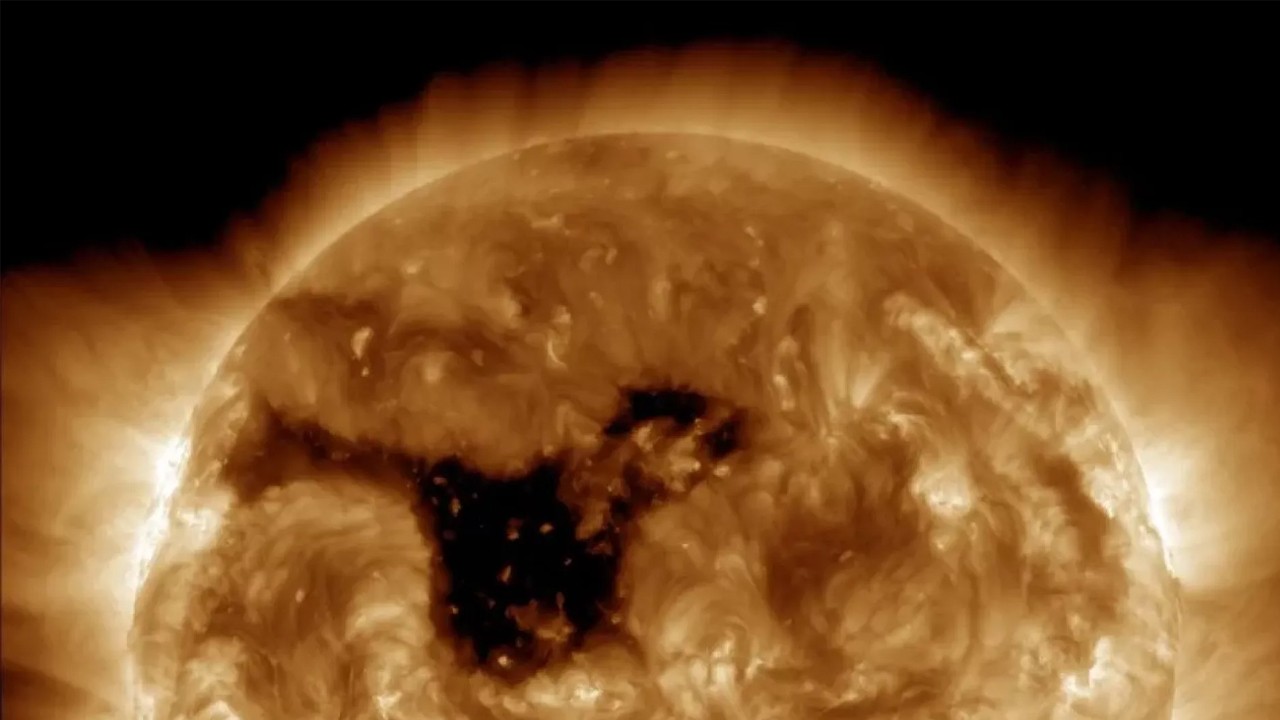 NASA görüntüledi! Güneş'te 800.000 kilometrelik dev delik açıldı