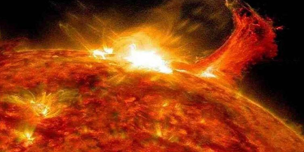 NASA, Güneş'teki patlamayı fotoğrafladı