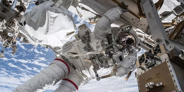 NASA uzay çöpleri nedeniyle uzay yürüyüşünü erteledi