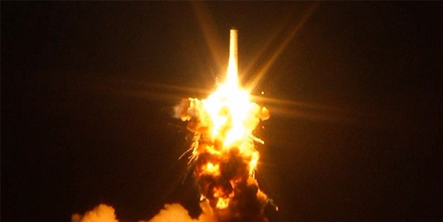 NASA'nın roketi havada infilak etti