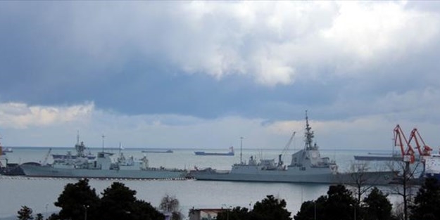 NATO savaş gemileri Samsun'a demirledi