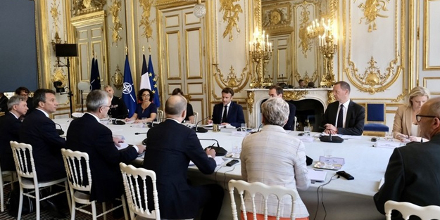 NATO Genel Sekreteri Stoltenberg, Macron ile görüştü