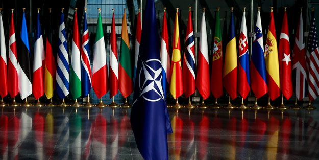 NATO Genel Sekreteri Stoltenberg silahlara daha fazla para harcanmasını istiyor