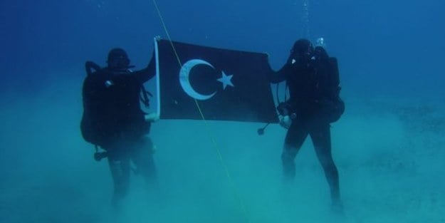 NATO, Girit'te Türk bayrağı açan askerleri paylaşınca Yunanistan çıldırdı!