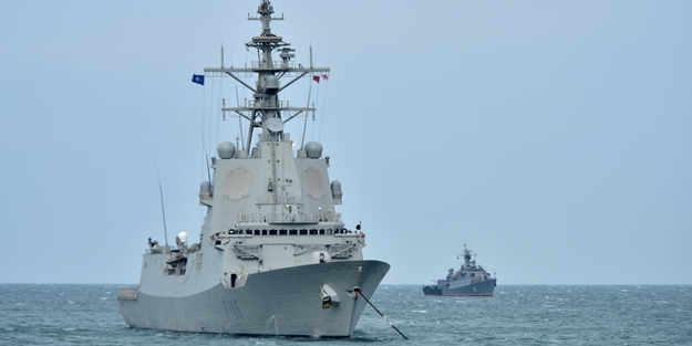 NATO savaş gemileri Gürcistan'da!