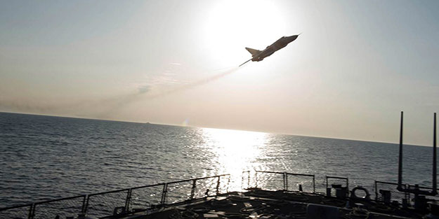 NATO tatbikatında büyük gerilim! Rus bombardıman uçağı alana girdi