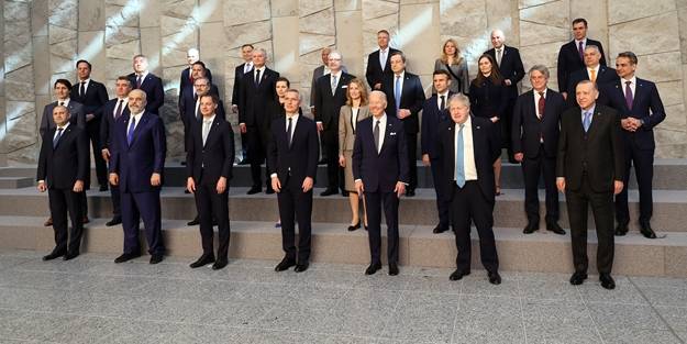 NATO zirvesinden tarihi görüntüler