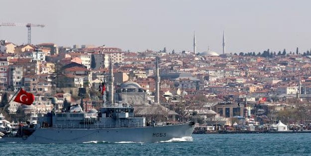 NATO'nun mayın gemisi Boğaz'dan geçti