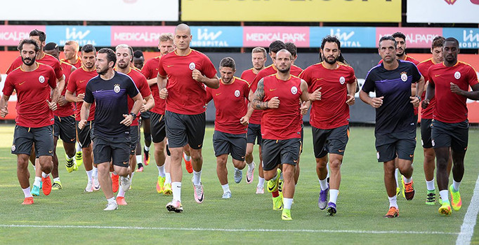 Nazifoğlu Galatasaray'dan gidecek dört ismi açıkladı!