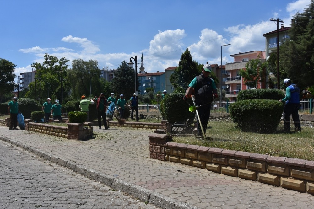 Nazilli Belediyesinden 4 ayrı noktada eş zamanlı çalışma 