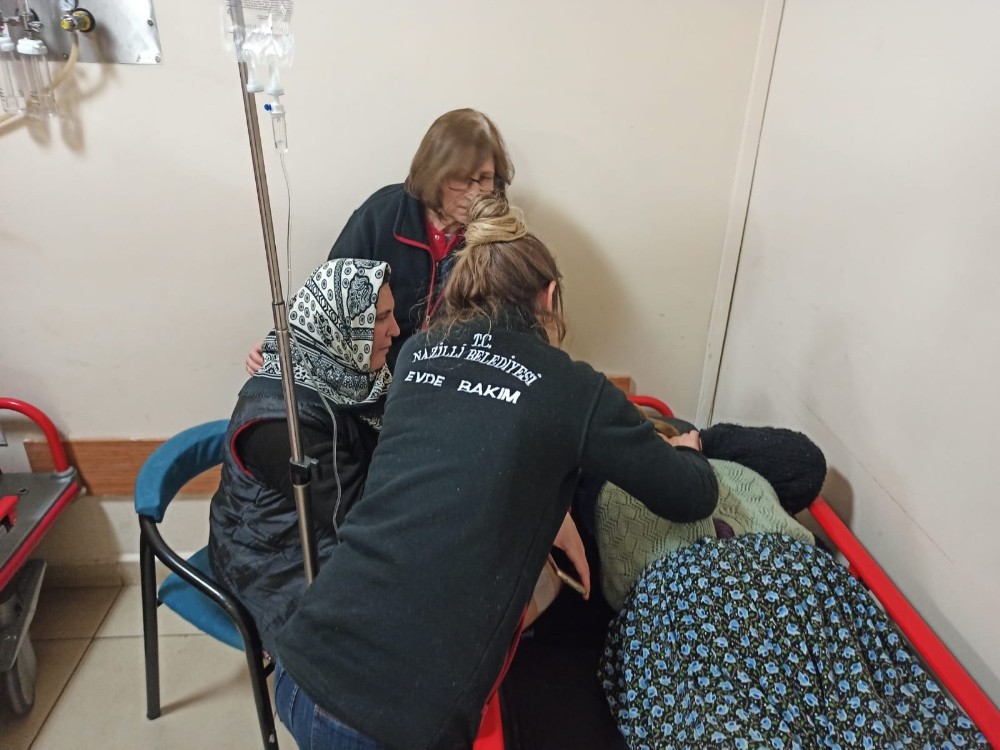 Nazilli Belediyesi’nden evleri yanan Işıklar halkına şefkat eli 