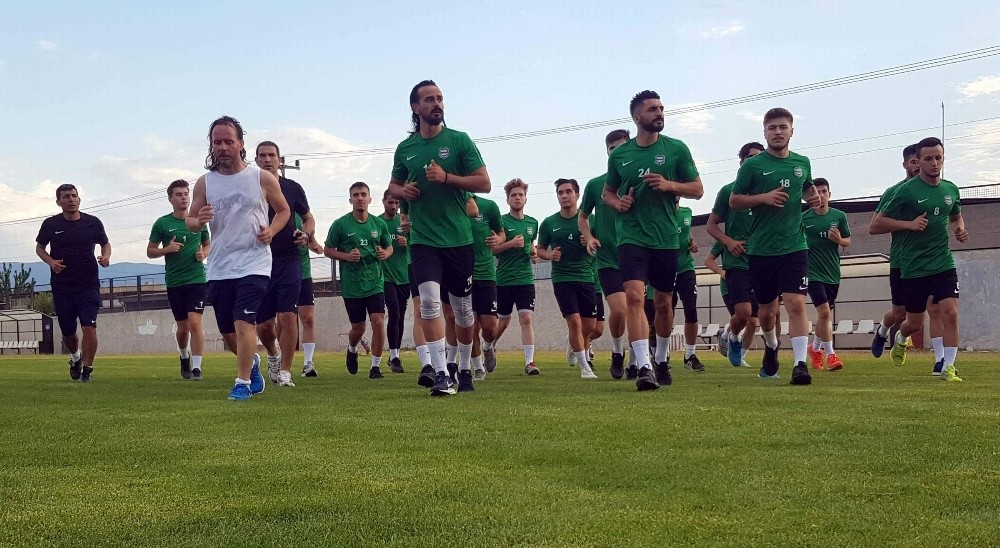 Nazilli Belediyespor topbaşı yaptı 