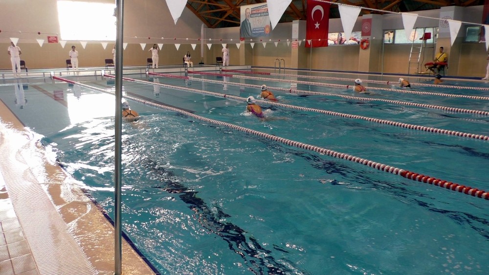 Nazilli’de ilk kez yüzme yarışları düzenlendi 