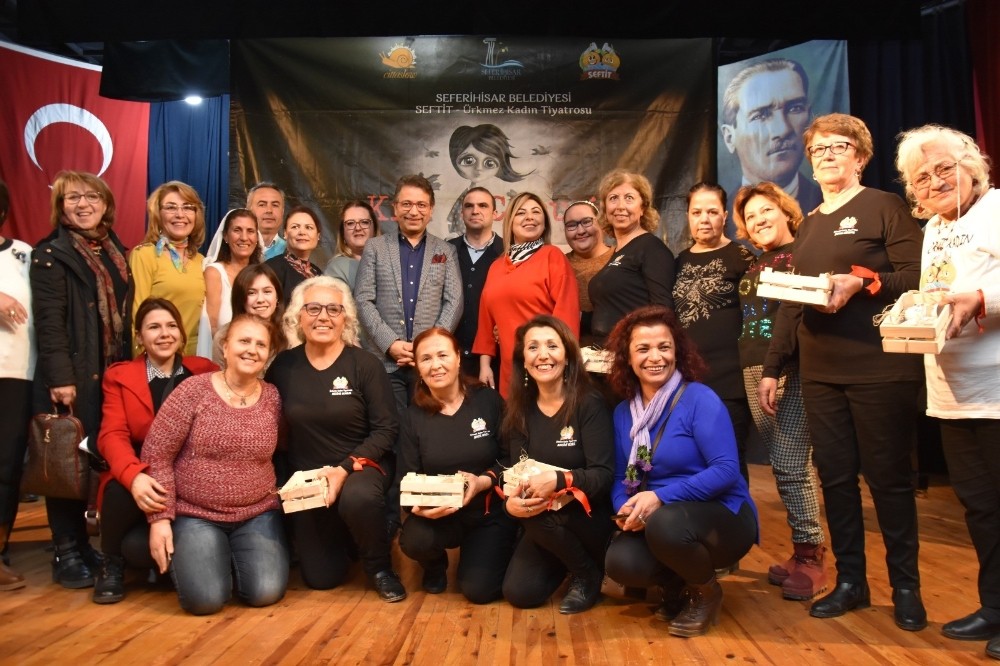 Nazilli’de tiyatro coşkusu sürüyor 