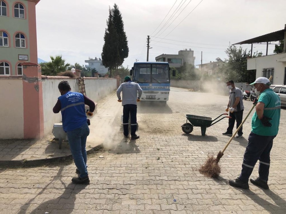 Nazilli’de yaz temizliği devam ediyor 