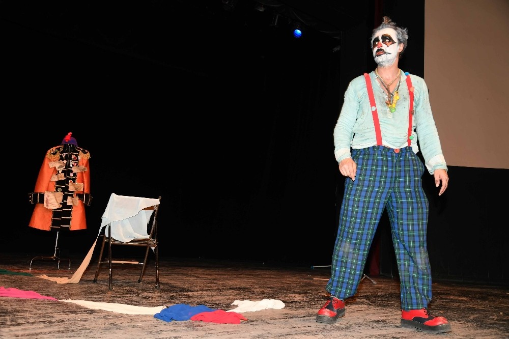 Nazım Hikmet anısına şiir dinletisi ve tiyatro oyunu 