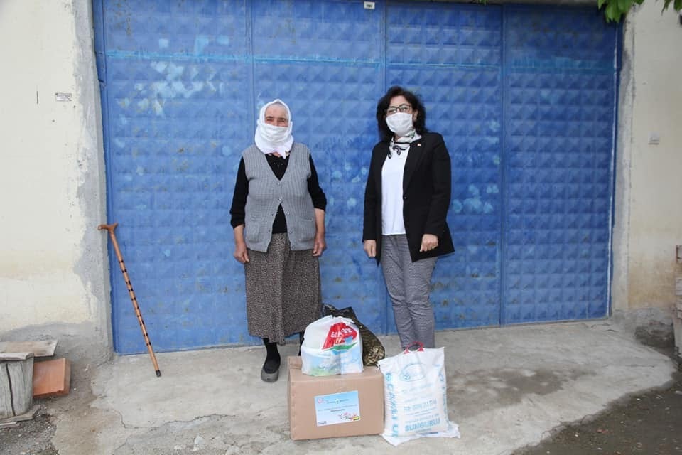 Nazire teyzenin yardımına Başkan Şahiner koştu 