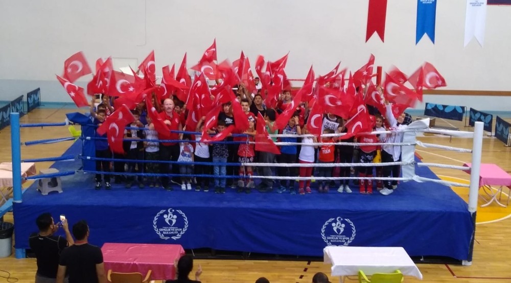 Nazlı Hilalim Benim Bayrağım Çocuklar Muaythai Şampiyonası Yapıldı 