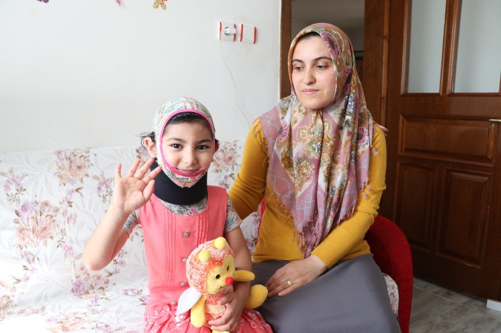 Nazlı yaşadıklarının rüya olmasını istiyor 