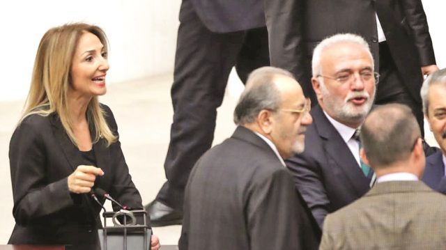 Nazlıaka yine gerdi