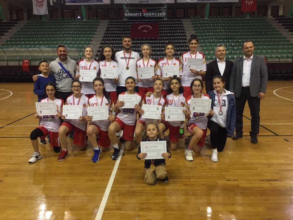 Nazmiye Demirelli sultanlar, yarı finallere damga vurdu 