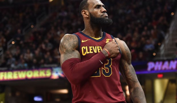 NBA'de yılın bombası! LeBron James imzayı attı!