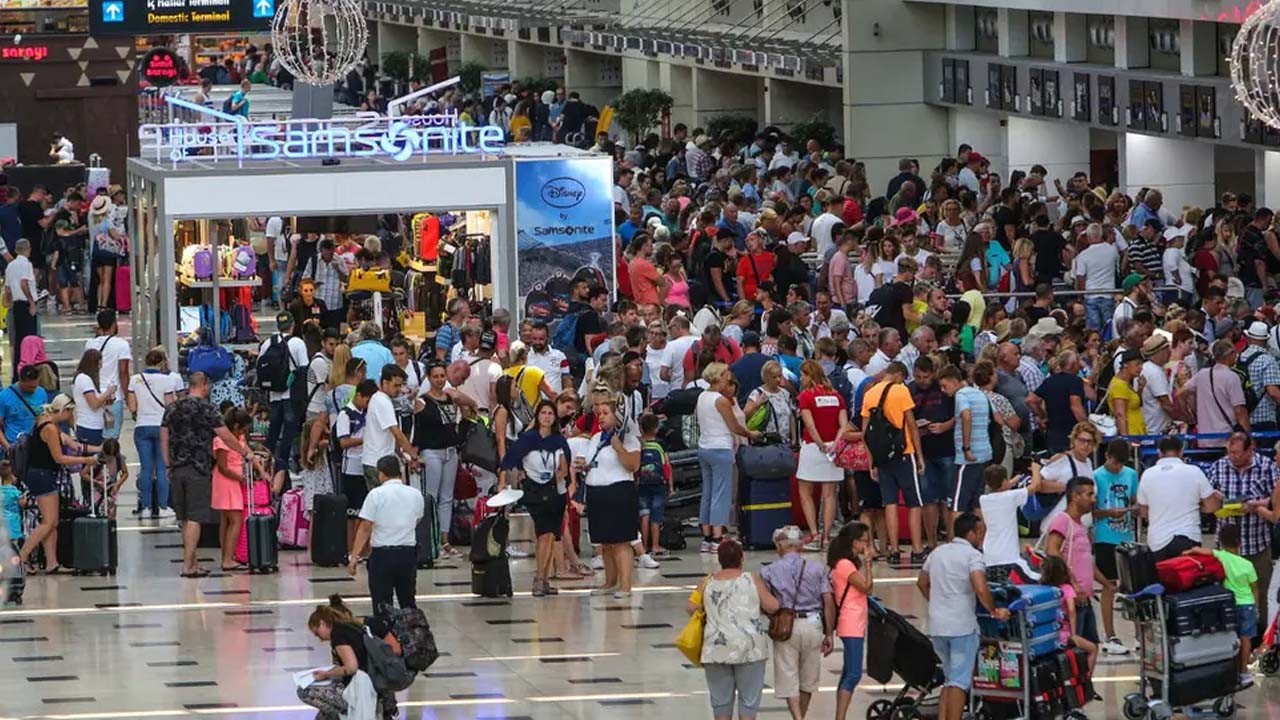 O ülkede kimliğini kapan Türkiye'ye akın etti! Bu sene sürpriz oldular
