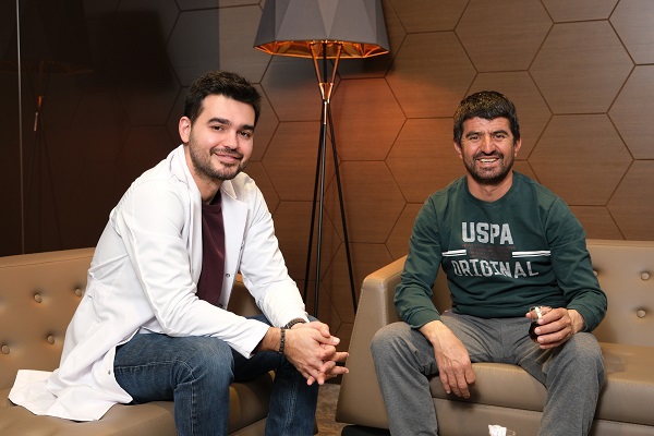 Ne kıymetliymiş! Seneler sonra tek başına çay içti