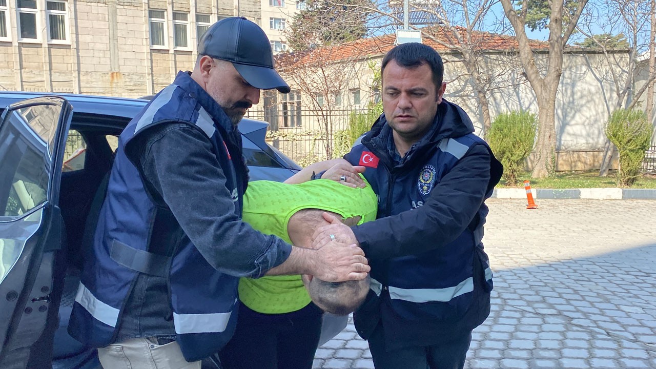 Ne oldu bu insanlara! Eski eşinin dedesinin boğazını kesti