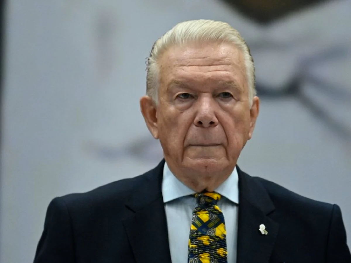 Ne oldu, rengin soldu değil mi Uğur Dündar! Adamı böyle madara ederler işte