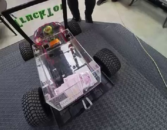 Ne olduğunu anlayamadı! Bir anda markete girdi