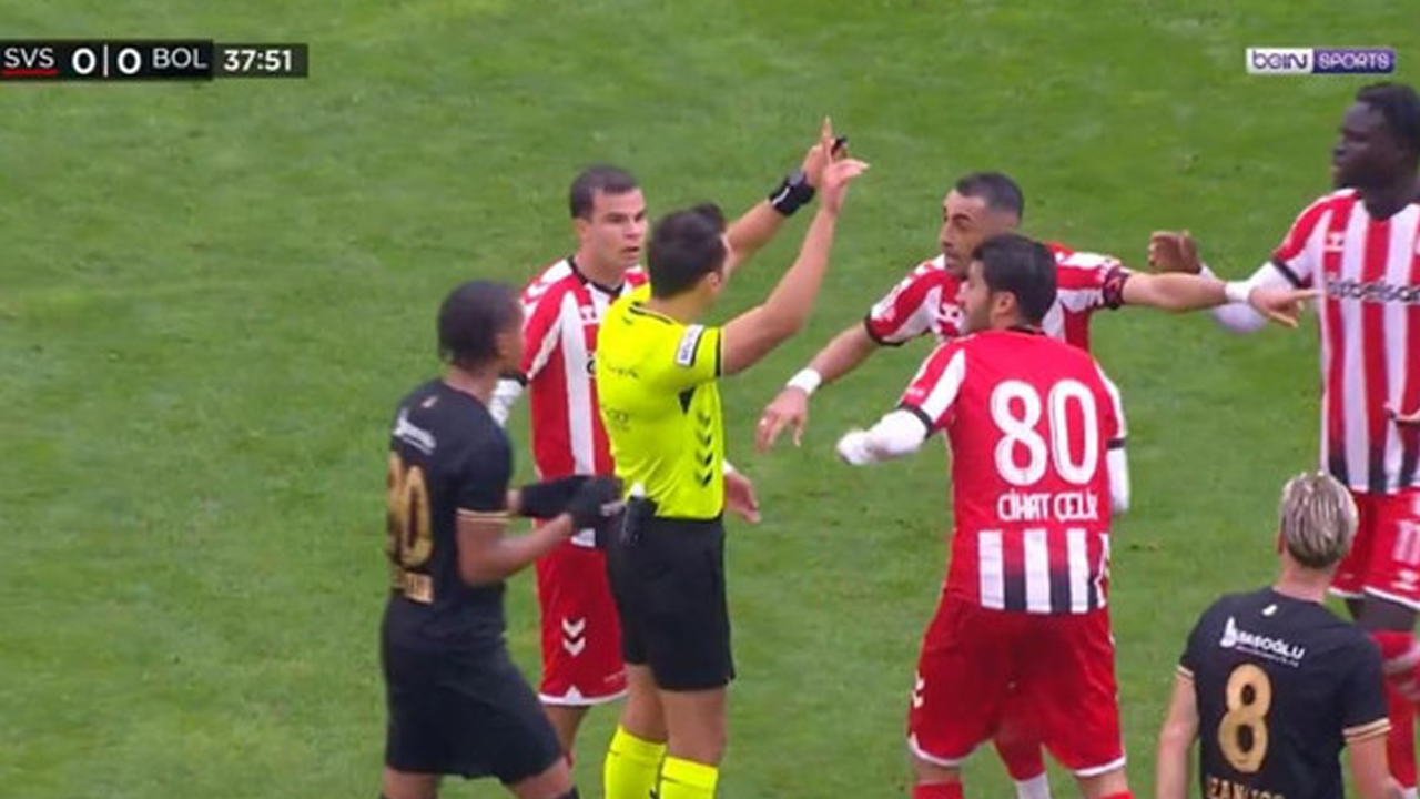 Ne olduğunu kimse çözmedi! 1. Lig’de tarihe geçen kırmızı kart