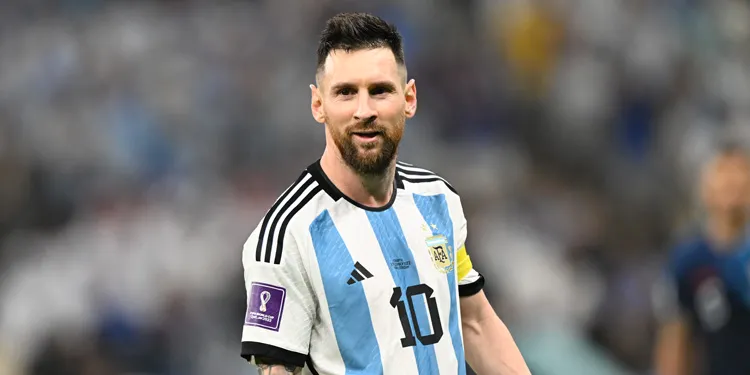 Ne sevimsiz bir herifsin be Messi! Şu sıfata bak hele şu sıfata