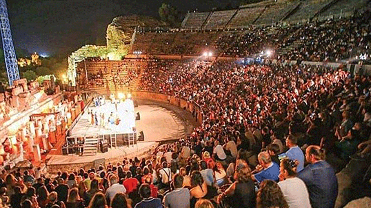 Ne utanmaz insanlarsınız siz! Hem iktidara küfredip, hem konser parası mı dileniyorsunuz?