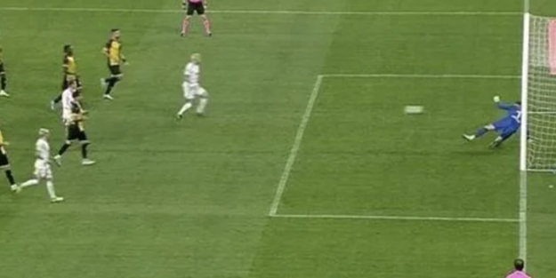 Ne yaptın sen İcardi? Buna da gülünmez!