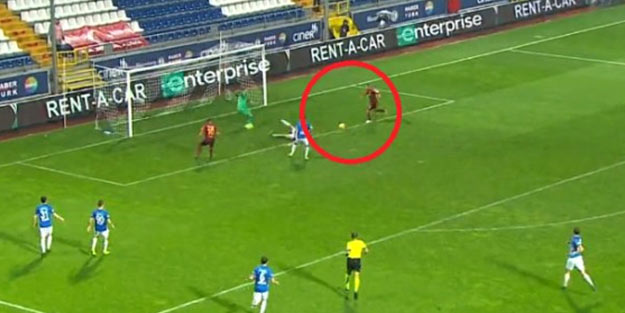Ne yaptın Umut Bulut! Kaçırdığı gol maça damga vurdu