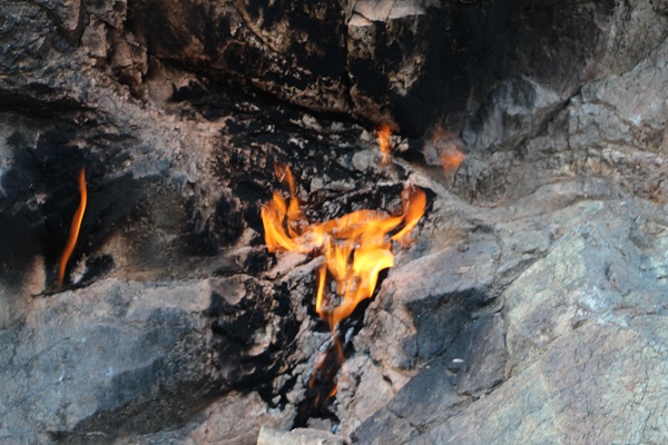 Ne zaman yanmaya başladığını bilen yok! Senelerdir hiç sönmeden yanıyor