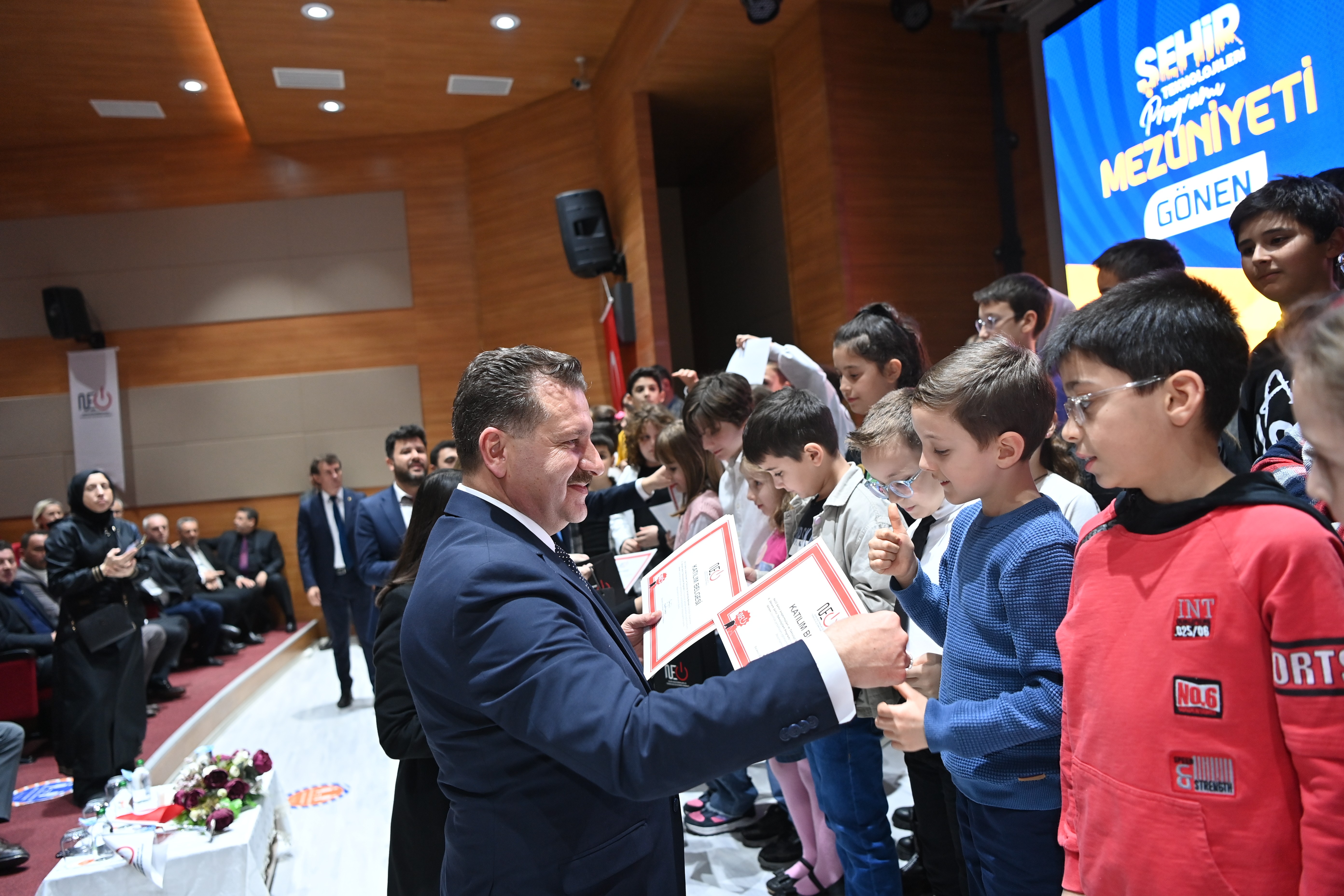 NE10’un genç beyinleri mezun oldu