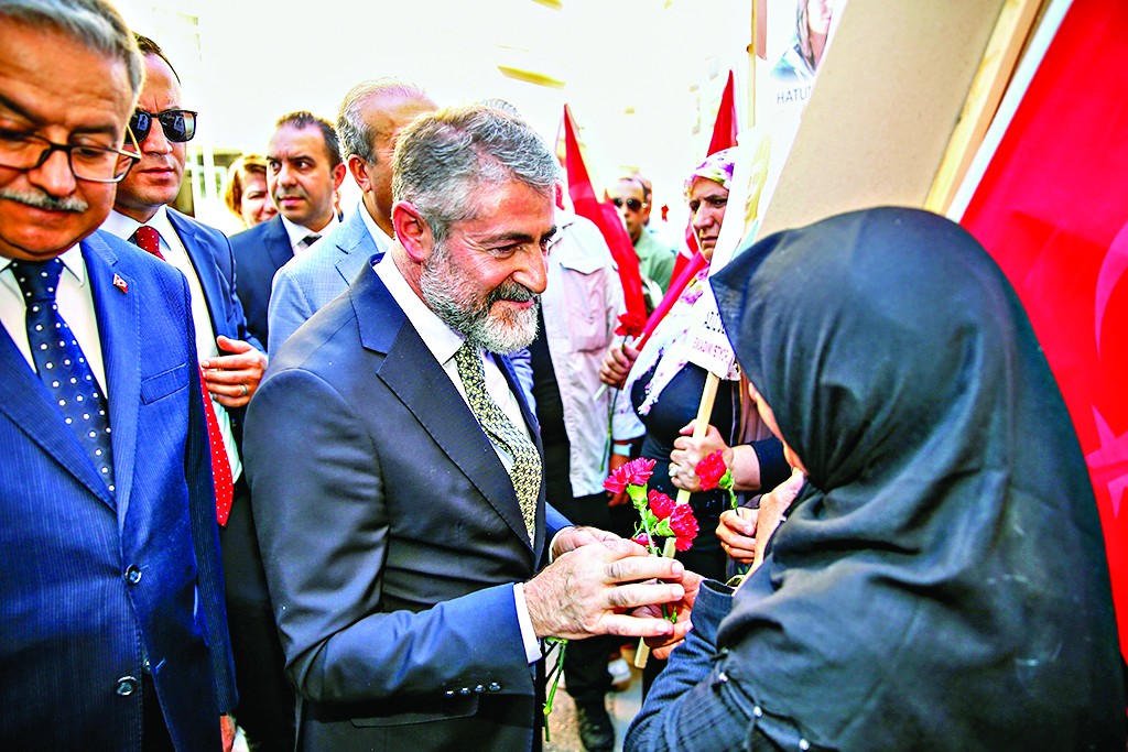 Nebati’den Diyarbakır annelerine moral ziyareti