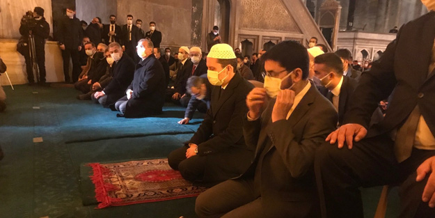 Necmettin Erbakan Hoca, Ayasofya Cami-i Kebir'de dualarla anıldı