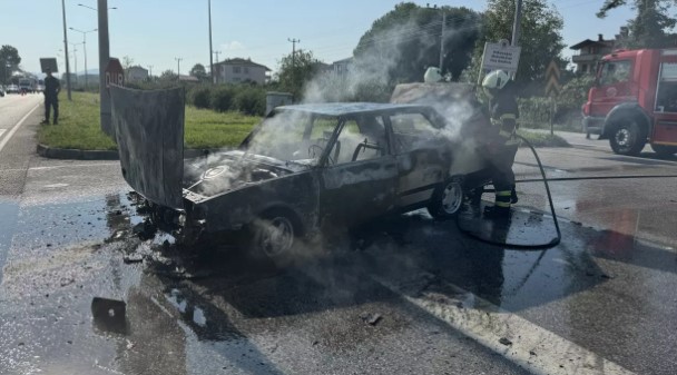 Nedeni tüp mü? Seyir halindeki araç alev alev yandı!