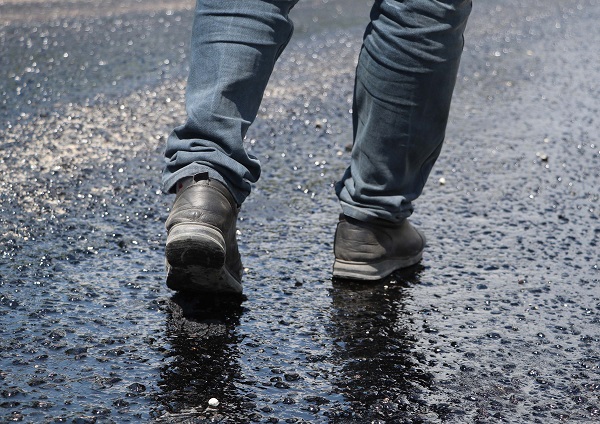 Nefes almak bile zor! Aşırı sıcak o ilde asfalt eritti