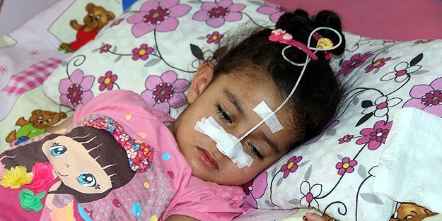 Nefes borusunda kalan erik küçük kızın hayatını mahvetti