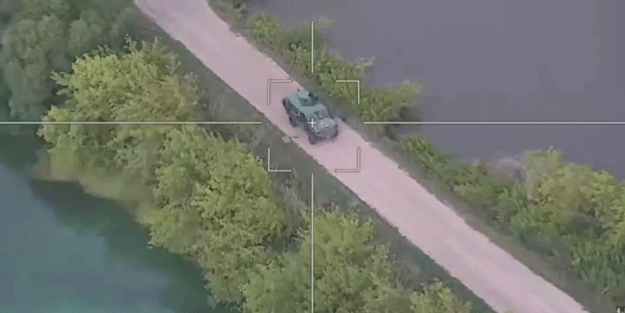 Nefes kesen görüntü! Zırhlı araç böyle vuruldu