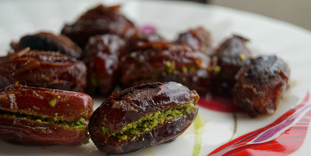 Nefis hurma kavurması tarifi nasıl yapılır? 3 Malzemeli tatlı hurma tatlısı