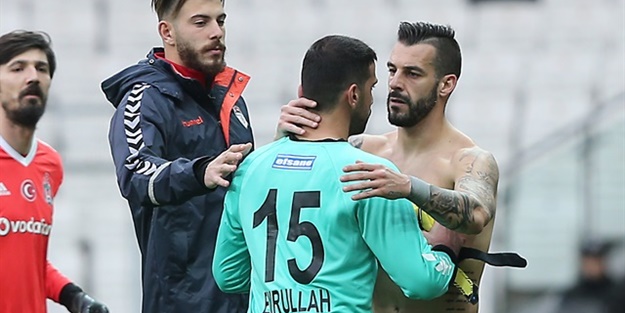 Negredo 9 gol yiyen Emrullah'a böyle seslendi