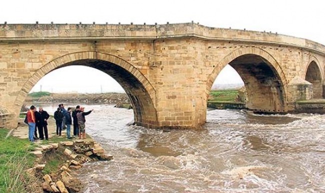 Nehirden su değil zehir akıyor!