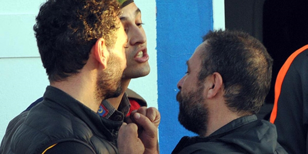 Nejat İşler jandarmanın yakasına yapıştı